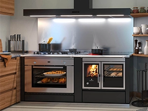 Küchenherd mit integrierter Feuerstelle zum Kochen und Heizen