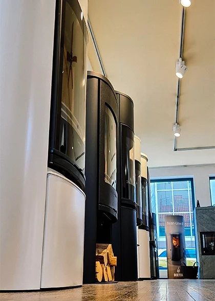Ausstellung moderner Kaminöfen im Showroom in Rutesheim