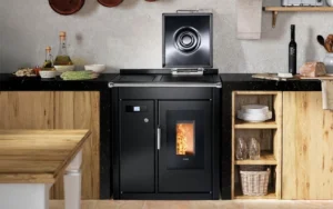 Küchenherd mit integrierter Feuerstelle und Backofen